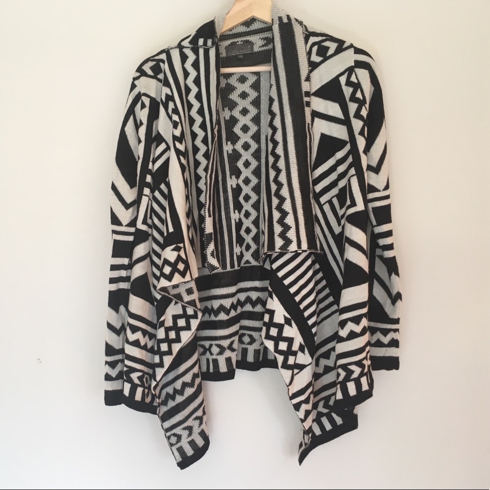 Alpaca wool black & white sweater